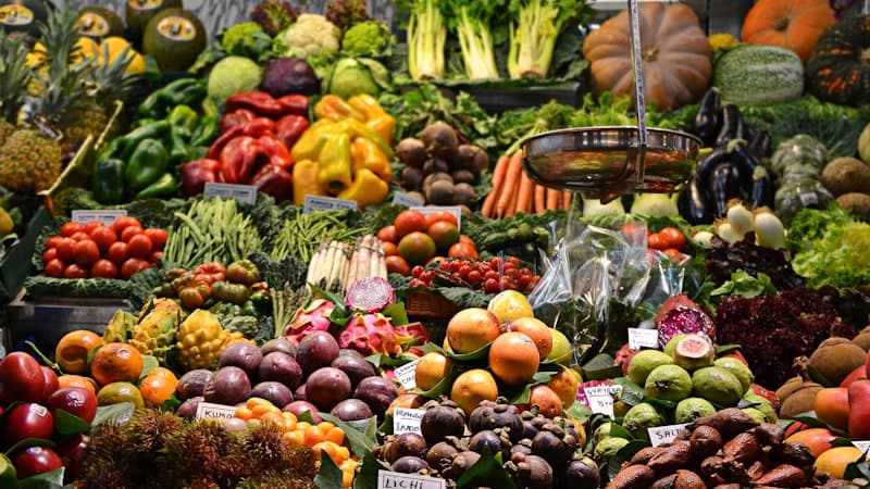 Illustration pour "Les marchés provençaux des Alpilles : notre sélection"