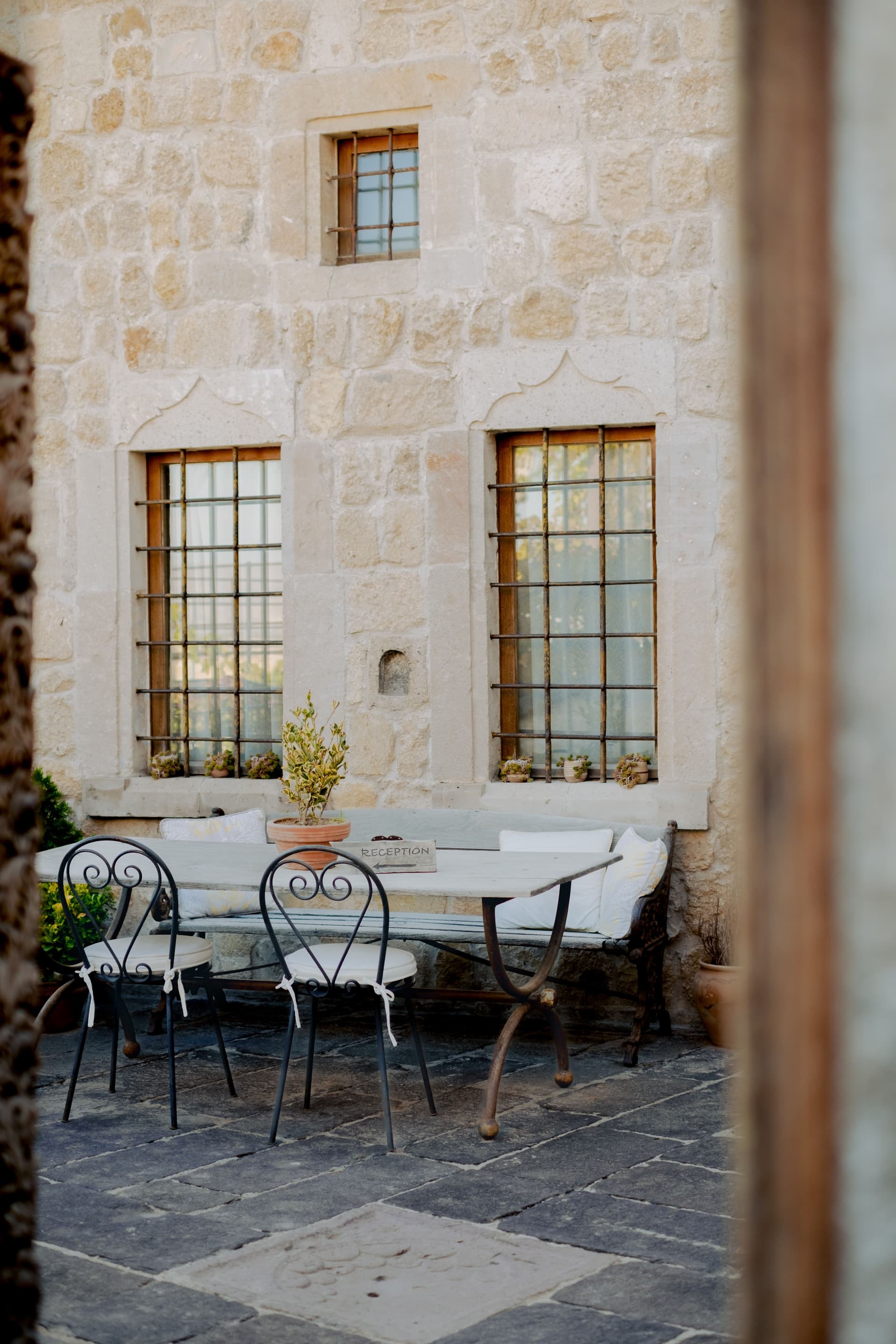 Illustration pour "Saint Rémy de Provence : réussir sa location en Alpilles "